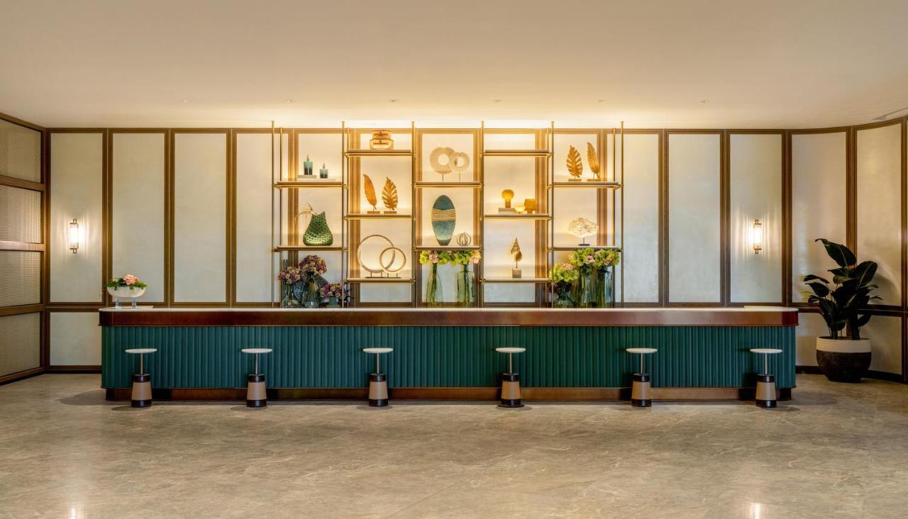 The Fullerton Ocean Park Hotel Hong Kong Exterior foto The bar at the hotel